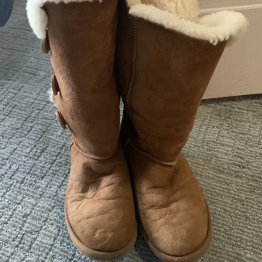 Bailey Button Chestnut Ugg- Tall - Picture 4 of 7